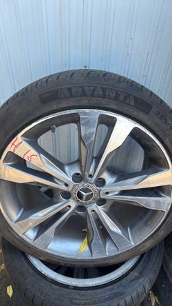 1 Wheel and tire 18 inch