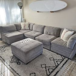 6 Pieces couch + Carpet