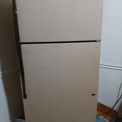 Whirlpool Refrigerator (PICK UP ONLY)