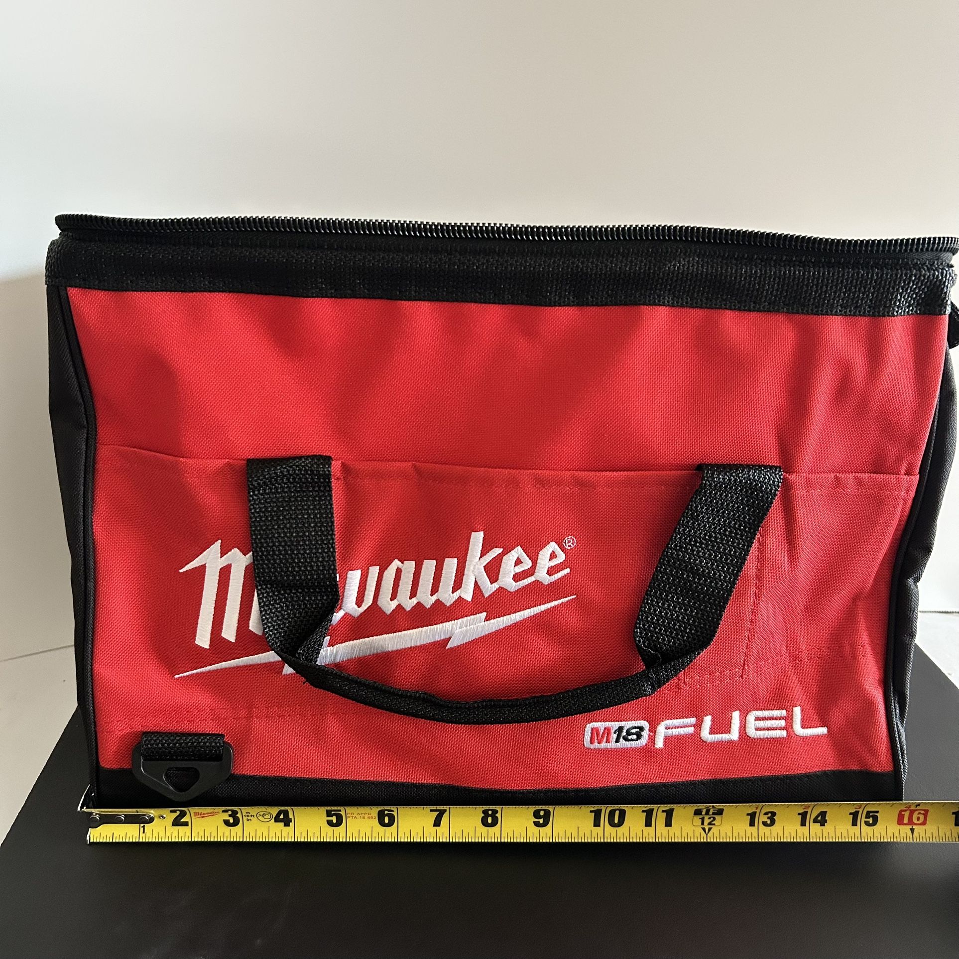 NEW Milwaukee Heavy-Duty  Contractor Tool Bag