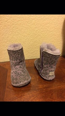 Baby uggs size 4/5