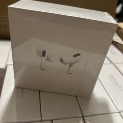 Apple AirPod Pro W/ Noise Cancelling 