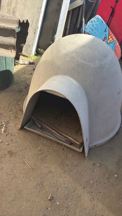 Dogloo Igloo-Style Plastic Dog House