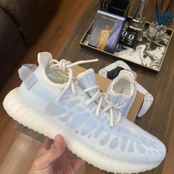 yeezy boost 350 v2 mono ice