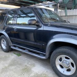 2000 Ford Explorer