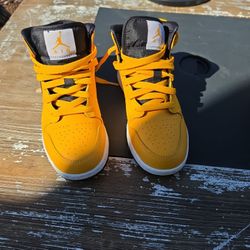 2 Pairs Air Jordans (Kids Sizes 5.5Y & 4Y) – Bundle Deal 🔥