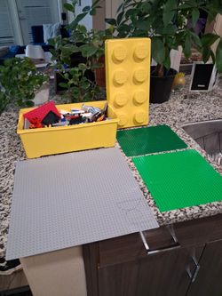 Lego Tub full of Pieces andMinifigures