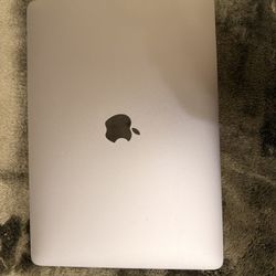 MacBook Air 13” (2020, Retina Display) 