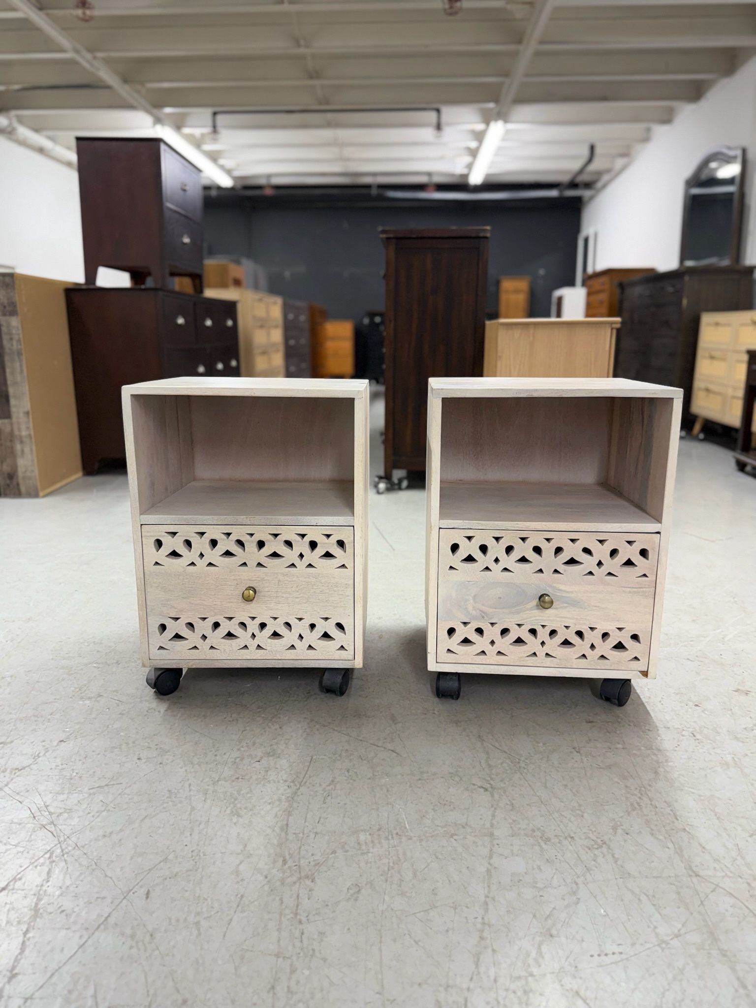 2 Light Wood Nightstands/ Nightstand Set / End Tables / Side Tables with Outlets