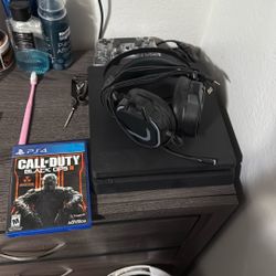 PlayStation four hardly ever used. I bought it and never used it.