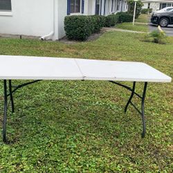 Foldable Table 6 Ft
