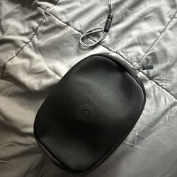 beats headphone traveling case 