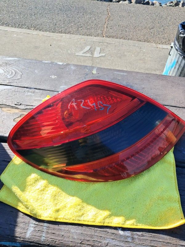 Taillight (driver's side Left) Mercedes slk (contact info removed) to 2011.          Hablo Español