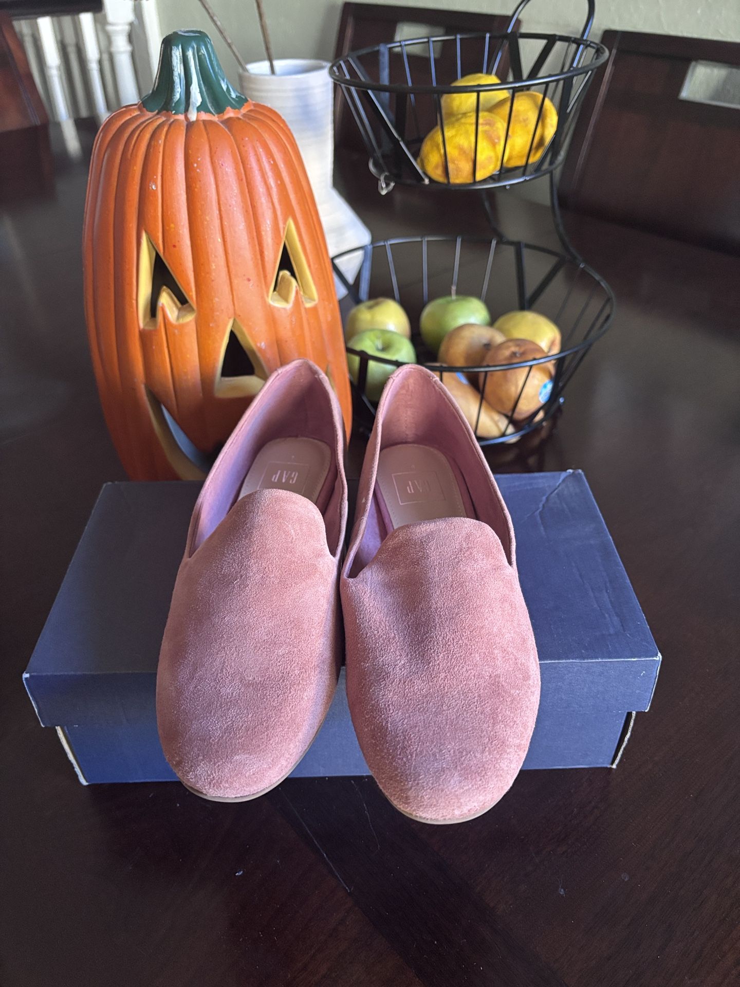 Cosmetic pink Gap Suede Slip On Loafers
