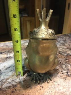 Metal frog figurine