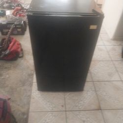mini fridge 