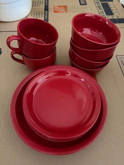 Red Dining plate and bowl 14pc set $10