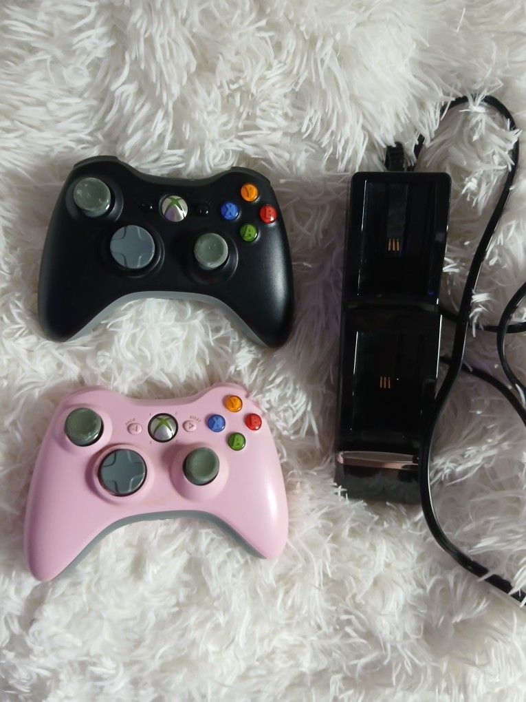 Xbox 360 Wireless Controllers With Recharging Doc