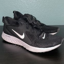 SUPER COMFORTABLE Boys Nike Running Shoes GREAT CONDITION