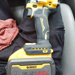 DeWalt 3/8 Compact Wrench And 9 AH Battery 