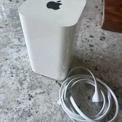 Apple AirPort Extreme (6th Generation) – Dual-Band Wi-Fi Router