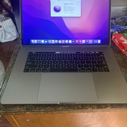 2017 MacBook Pro I7 16 Ram 1000 Gigs 15 Inch 