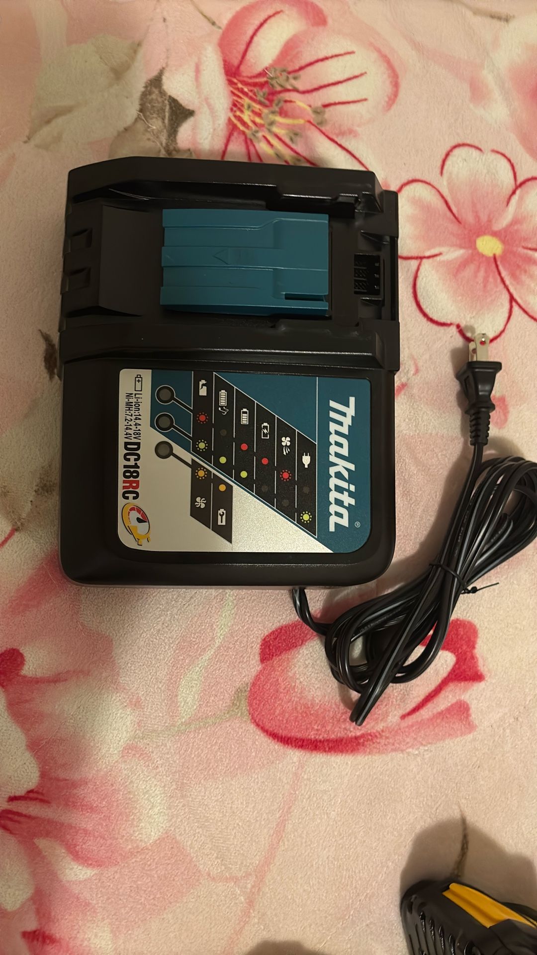 MAKITA FAST CHARGER 18V