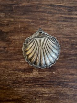 Vintage Silver-Tone Scallop Shell Trinket Box