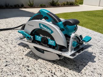 Sierra Circular Makita de 7-1/4" (Modelo 5007MG) - ¡Nueva!