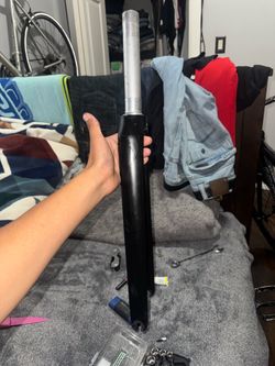 Throne carbon fork