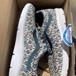 Vans/ Iso/ 5.5 Women’s 