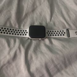 Nike Apple Watch SE