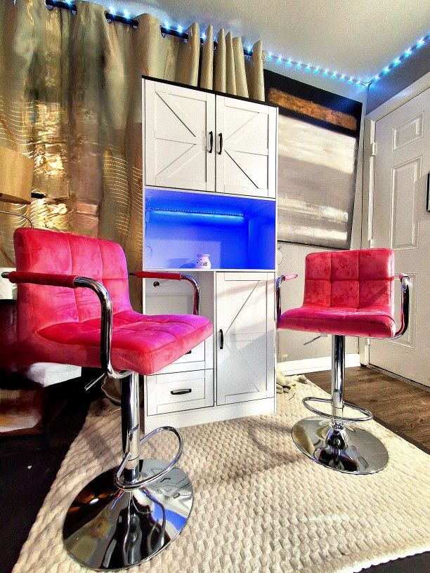 !!!!!!! Price Drop !!    LED China Cabinet W/bar Stools