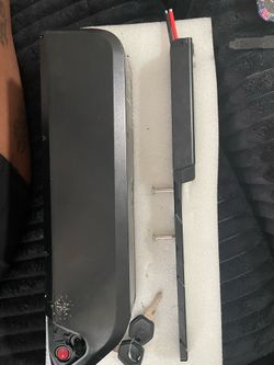 E-BIKE BATTERY & KEYS