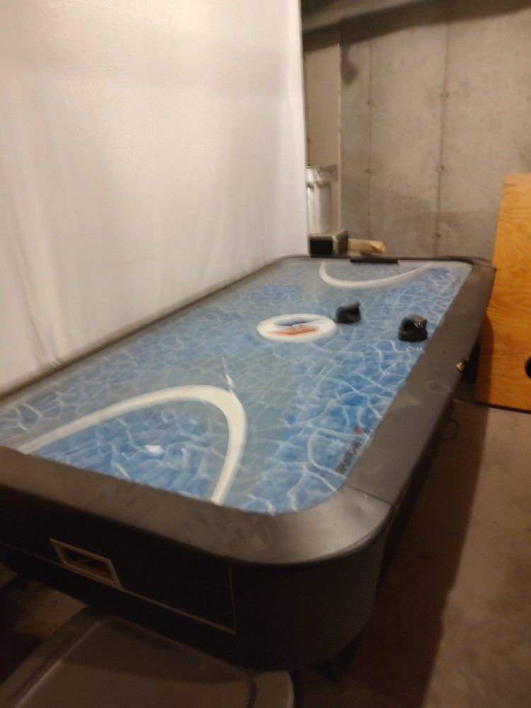 Air Hockey Table