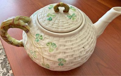 Belleek Ireland Shamrock Basketweave Teapot