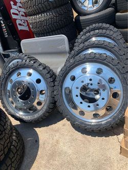 24' CLASSIC DUALLY WHEEL  NEW TIRES 