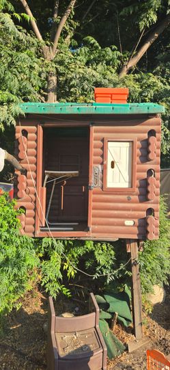 Kids play house