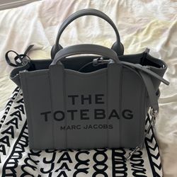 The Medium Leather Tote Bag (Marc Jacob’s)