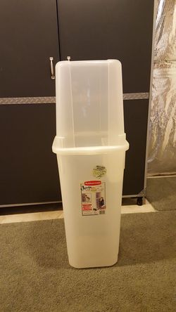Rubbermaid 3K06 Jumbo Wrap N'Craft Vertical Storage for Sale in Frederick,  MD - OfferUp