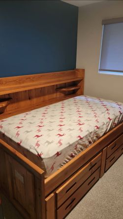 Twin trundle bed includes both mattresses and sheets