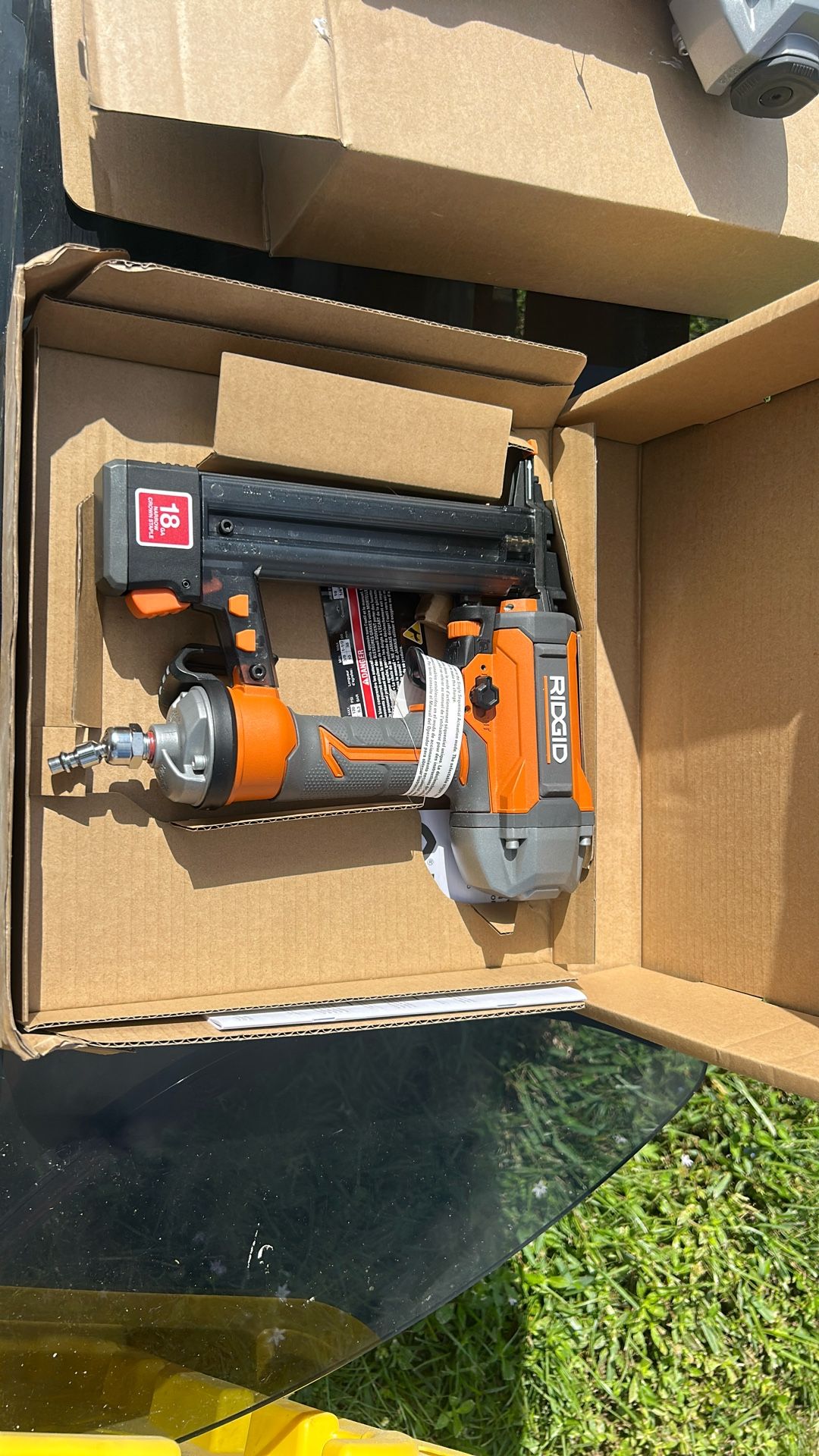 18 Gauge Narrow Crown Staple 16 Gauge Straight Nail