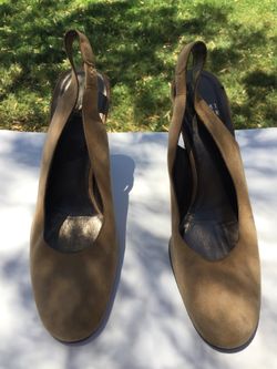 Stuart Weizmann suede sandal pump