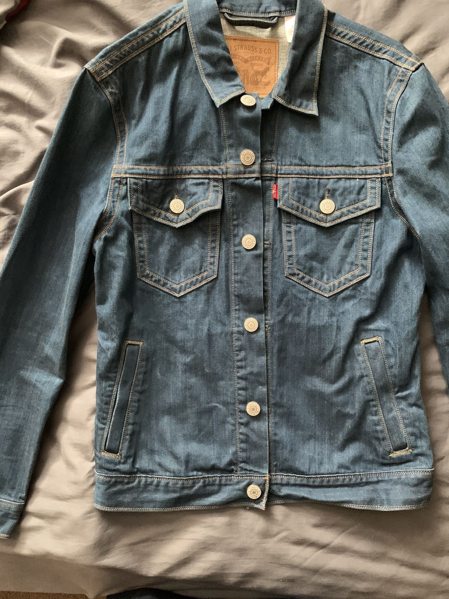 Slim fitting Levis Jean jacket size m worn a hand full of times