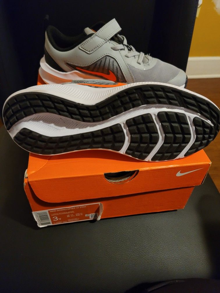 3Y Boy Nike Downshifter 10