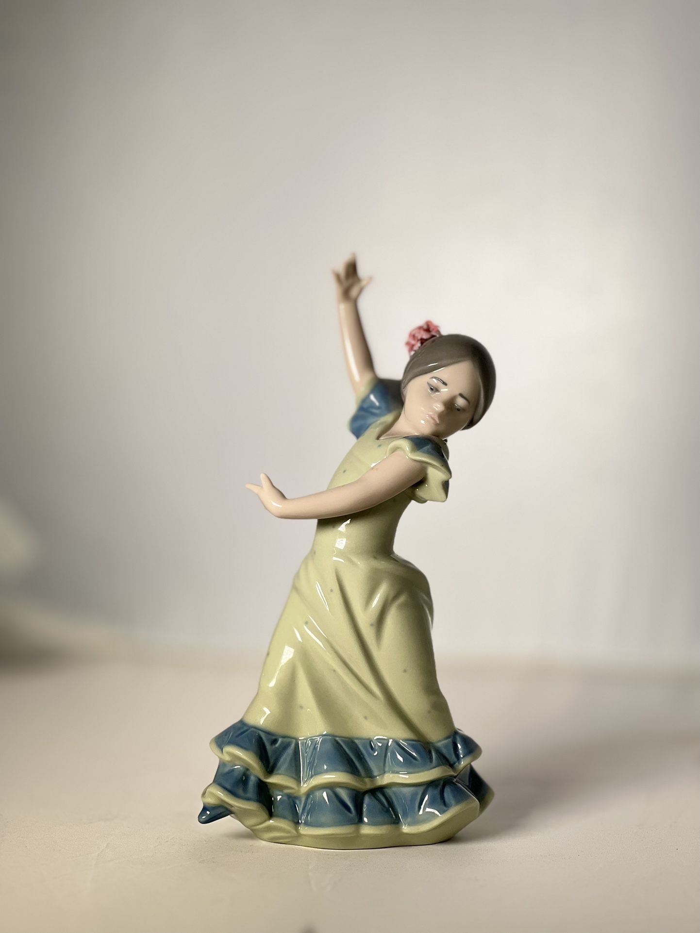 Lladro Lolita Flamenco Dancer Girl Figurine