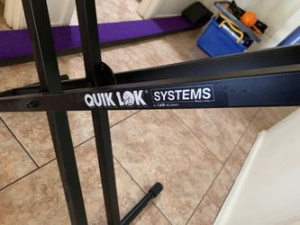 Quiklok dual keyboard stand in excellent condition