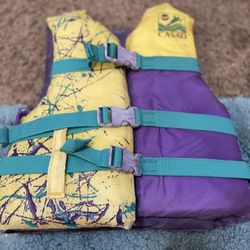 Vintage Casad Life Jacket 80’s 90’ retro good condition with all buckles working Be safe and stylish in this retro life jacket perfect match for your 