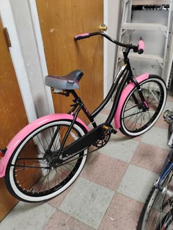 24" Huffy Cranbrook Women's Cruiser Bike with a black frame and pink fenders. Great for a teenager as well