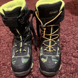 QUEST Menace Snow Boots Size 5 THINSULATE Waterproof